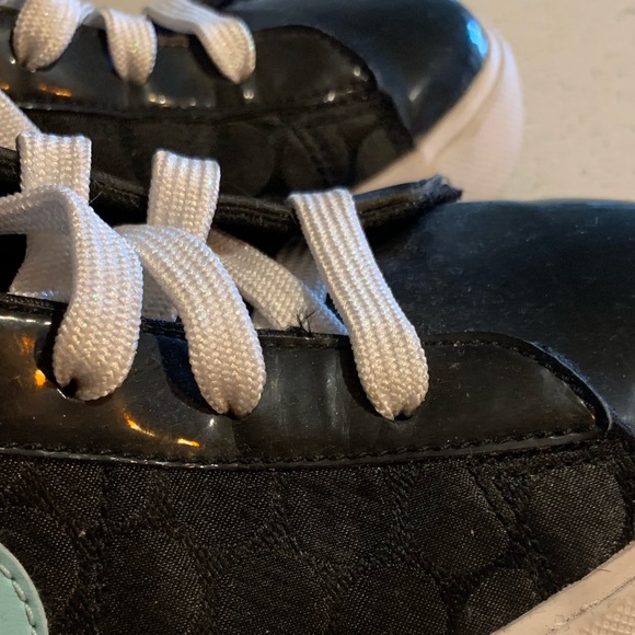 Nike - Picture 2 of 5